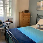 Iola Rooms - Q9416