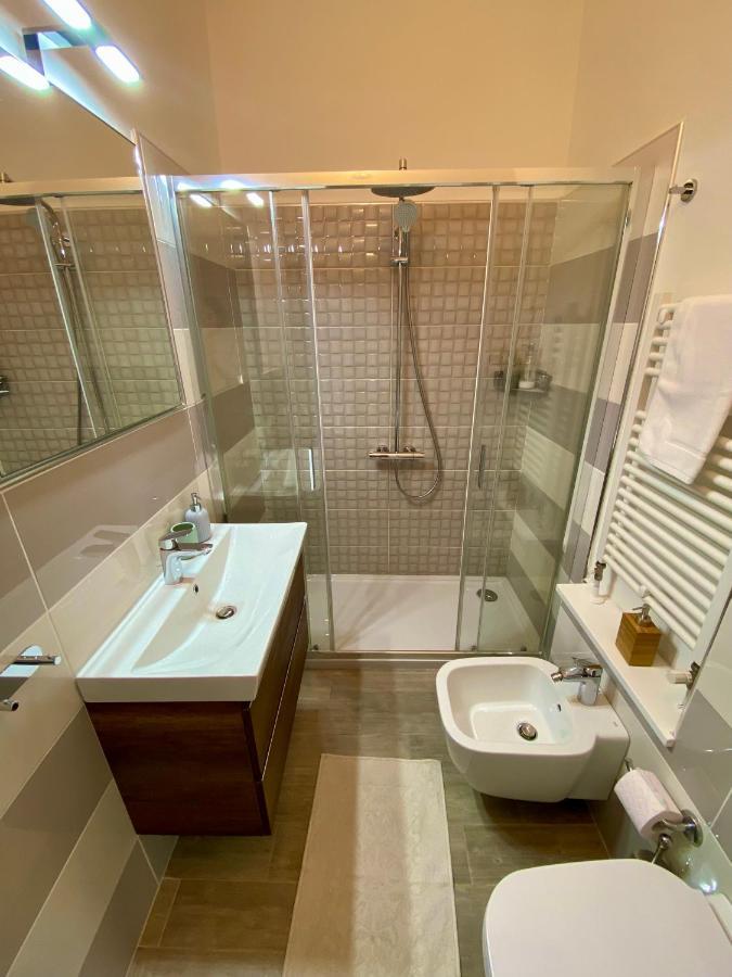 Iola - Q9416 Guest house *