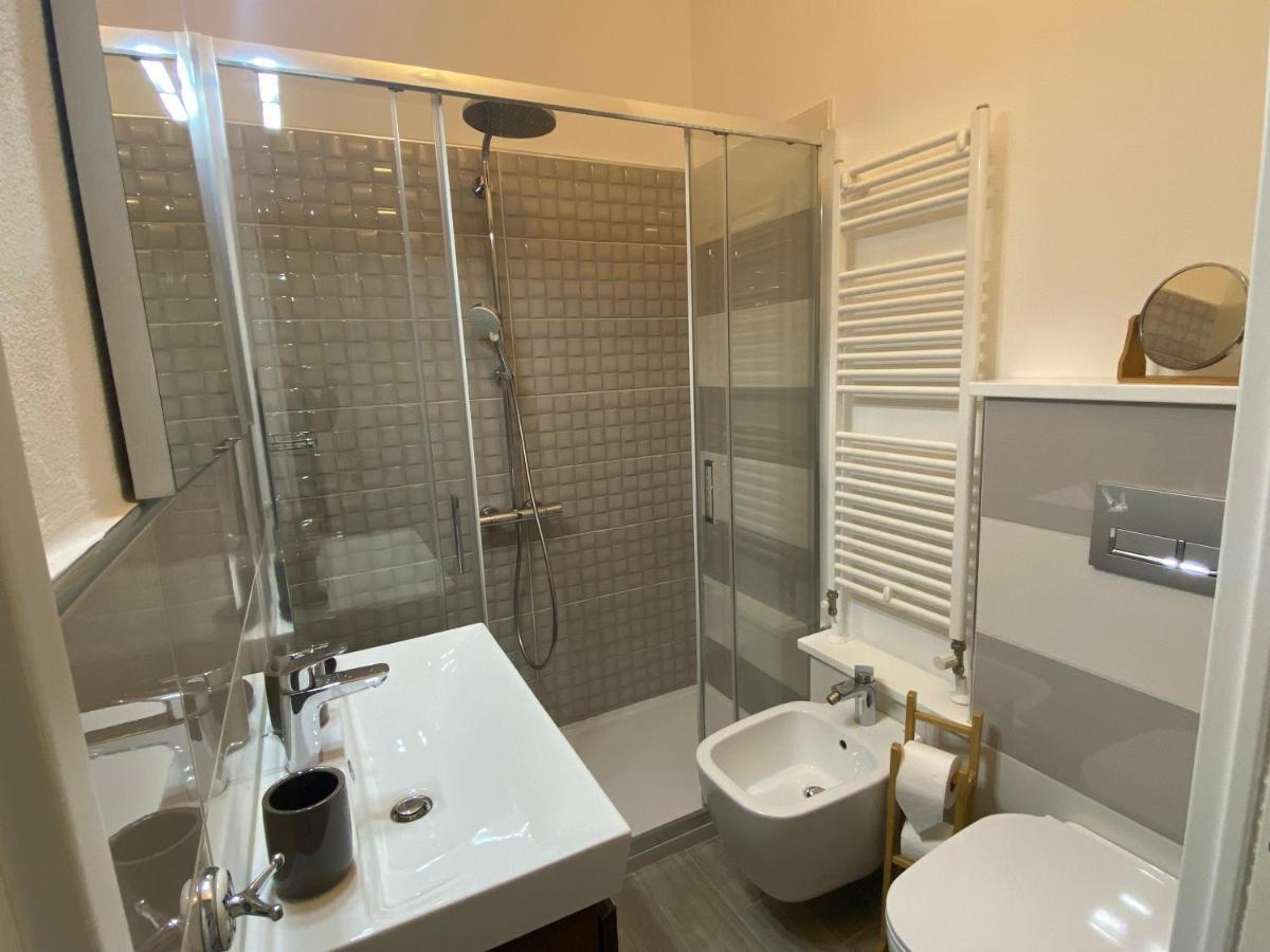 Iola - Q9416 Guest house